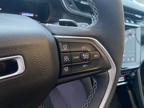 Used 2023 Jeep Grand Cherokee L Laredo image 29