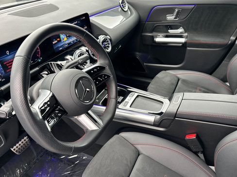 Certified 2025 Mercedes-Benz GLA 250 4MATIC image 10