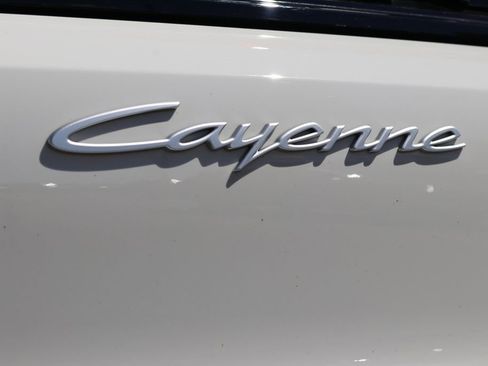 Used 2024 Porsche Cayenne image 29