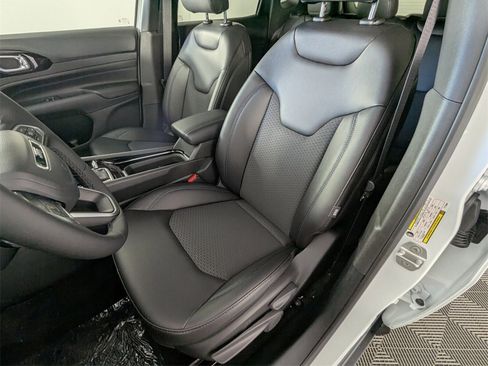 New 2026 Jeep Compass Latitude image 12