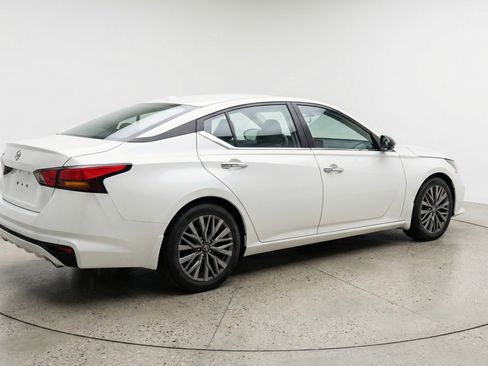 Used 2025 Nissan Altima 2.5 SV image 9