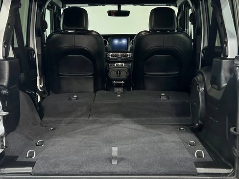 Used 2021 Jeep Wrangler Unlimited Sahara AWD/4WD image 34