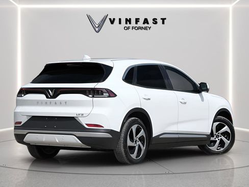 New 2025 VinFast VF 8 Eco AWD/4WD image 3
