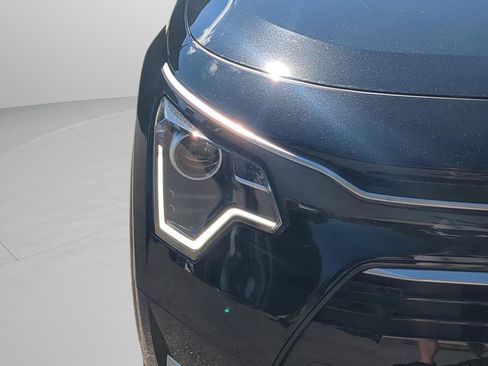 New 2025 Kia Niro EX Touring image 8