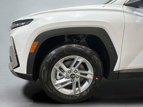New 2026 Hyundai Tucson SE image 3