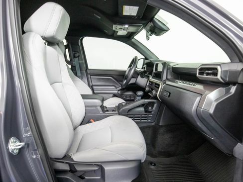 Used 2025 Toyota Tacoma SR5 image 10