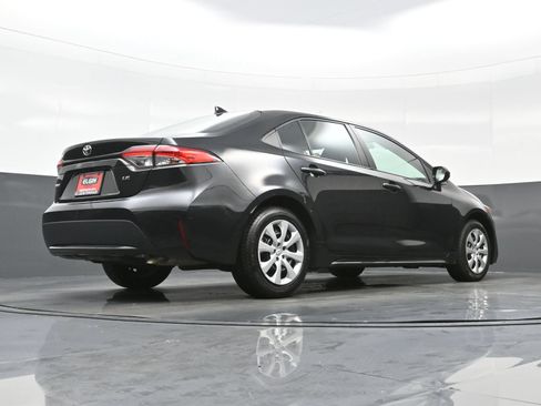 Used 2022 Toyota Corolla LE FWD image 29