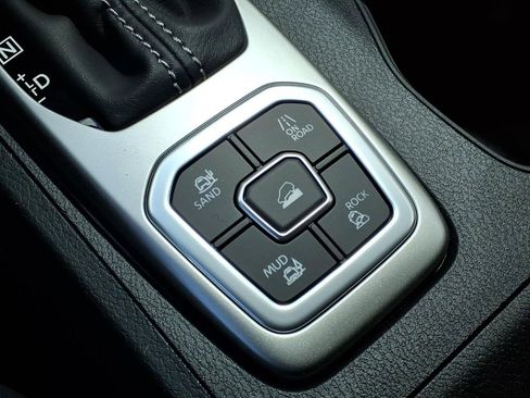 New 2026 Nissan Frontier SV AWD/4WD image 13