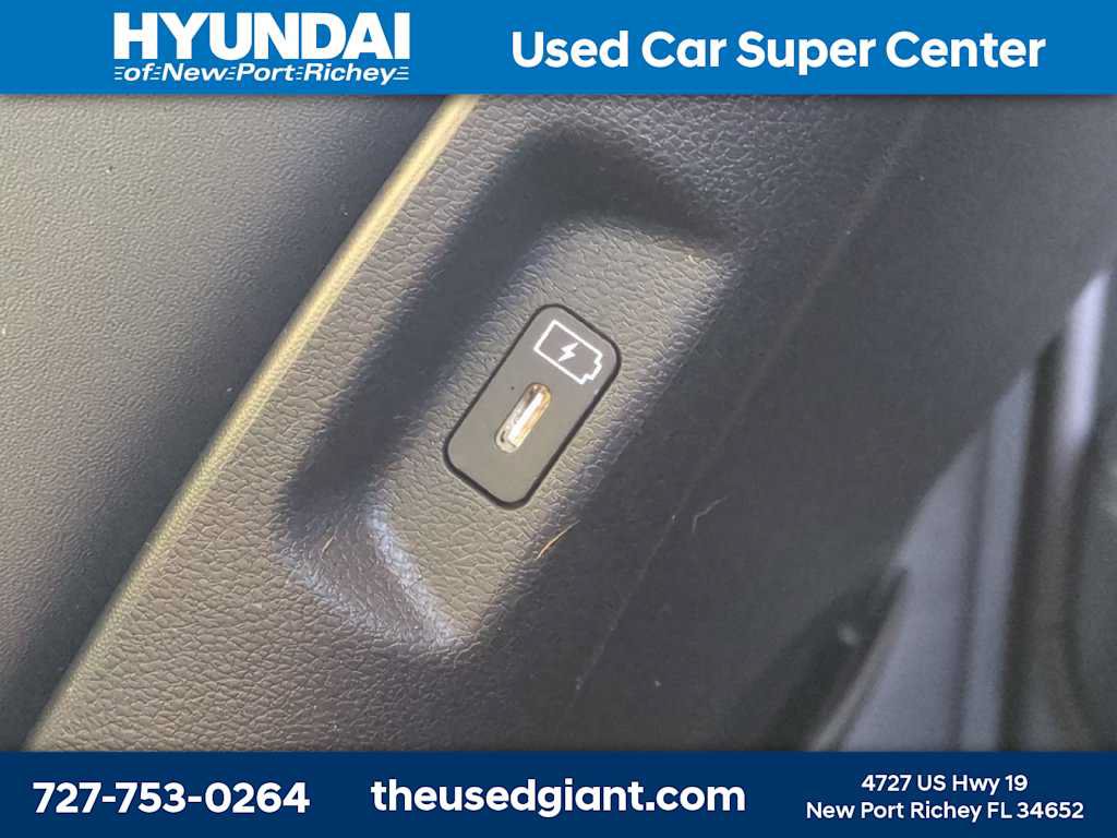 Used 2025 Hyundai Santa Fe SEL FWD image 17