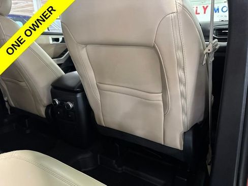 Used 2022 Ford Explorer XLT w/ Equipment Group 202A AWD/4WD image 37