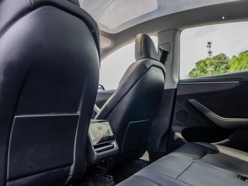 Used 2026 Tesla Model Y AWD image 18