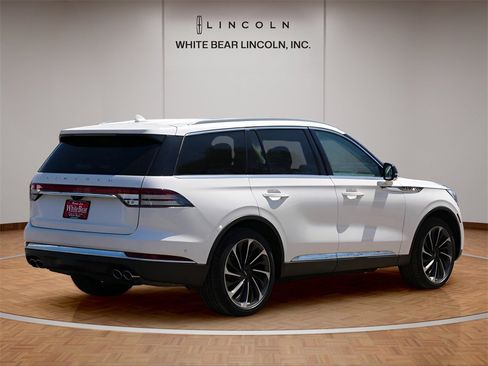Used 2020 Lincoln Aviator Reserve w/ Equipment Group 202A image 5