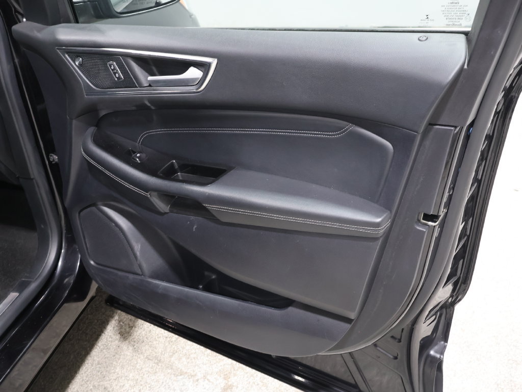 Used 2020 Ford Edge Titanium w/ Equipment Group 301A AWD/4WD image 24
