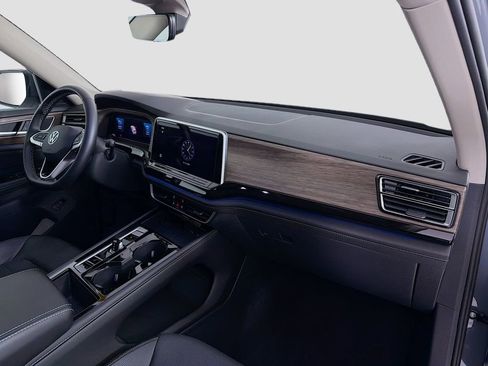 Used 2025 Volkswagen Atlas SEL image 32