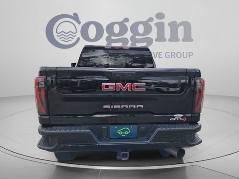 Used 2024 GMC Sierra 2500 AT4 w/ AT4 Premium Plus Package AWD/4WD image 4