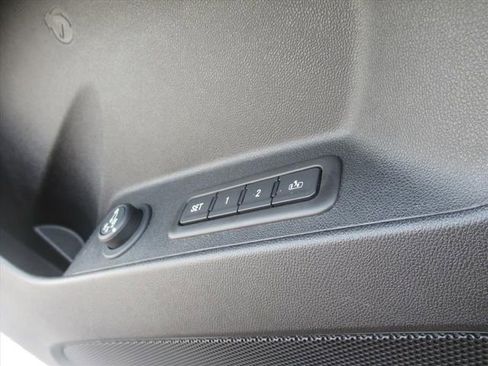 Used 2021 Chevrolet Equinox Premier image 26