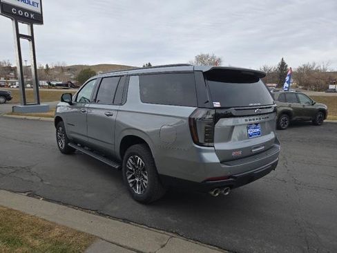 Used 2025 Chevrolet Suburban Z71 w/ Comfort Package image 5
