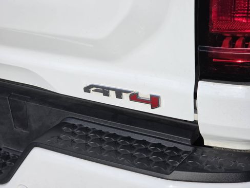 Used 2024 GMC Canyon AT4 w/ AT4 Premium Package AWD/4WD image 7