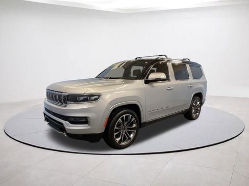 Used 2022 Jeep Grand Wagoneer Series III w/ Rear Seat Video Group 1 image 3