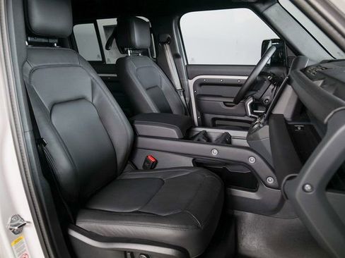 New 2026 Land Rover Defender 110 X-Dynamic SE image 3