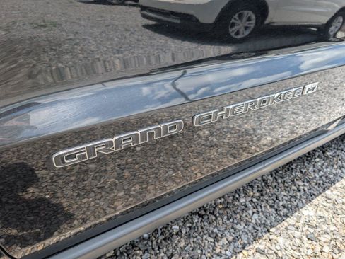 Used 2022 Jeep Grand Cherokee Laredo E RWD image 11