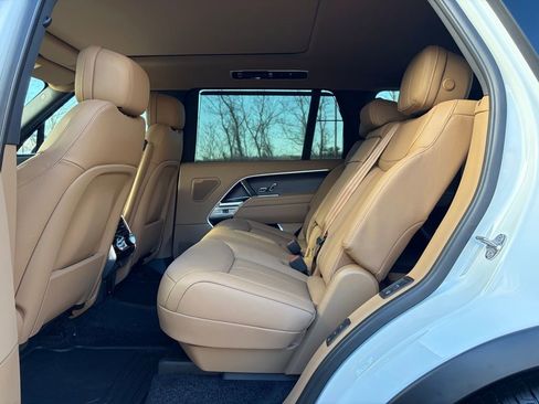 New 2026 Land Rover Range Rover Long Wheelbase SE image 13