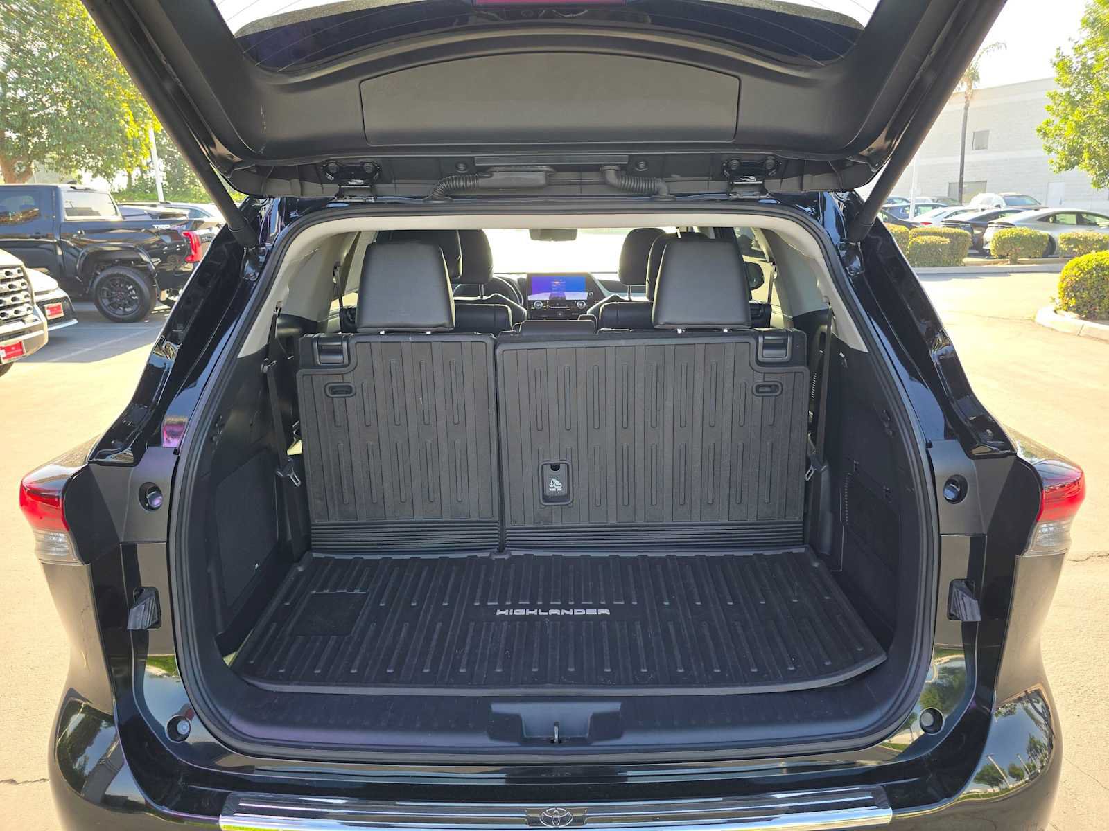 Certified 2026 Toyota Highlander Platinum AWD/4WD image 15
