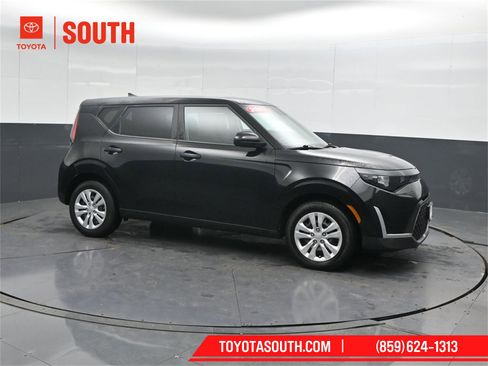 Used 2023 Kia Soul LX image 1