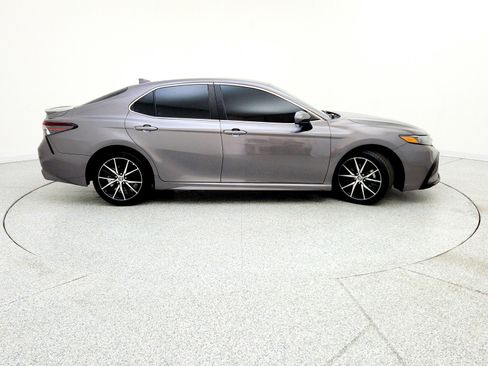 Used 2021 Toyota Camry SE w/ Carpet Mat Package (TMS) image 5