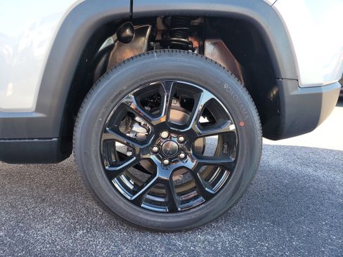 New 2026 Jeep Compass Latitude image 9