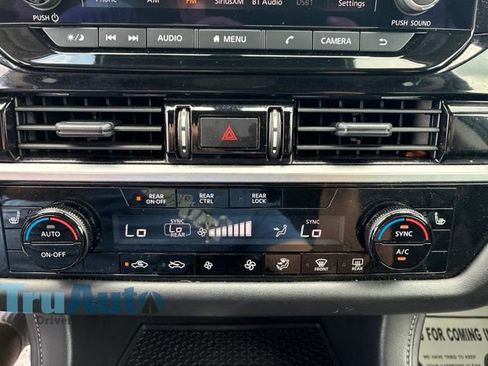 Used 2025 Nissan Pathfinder SV FWD image 32