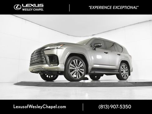 Used 2023 Lexus LX 600 4WD w/ Luxury Package image 12