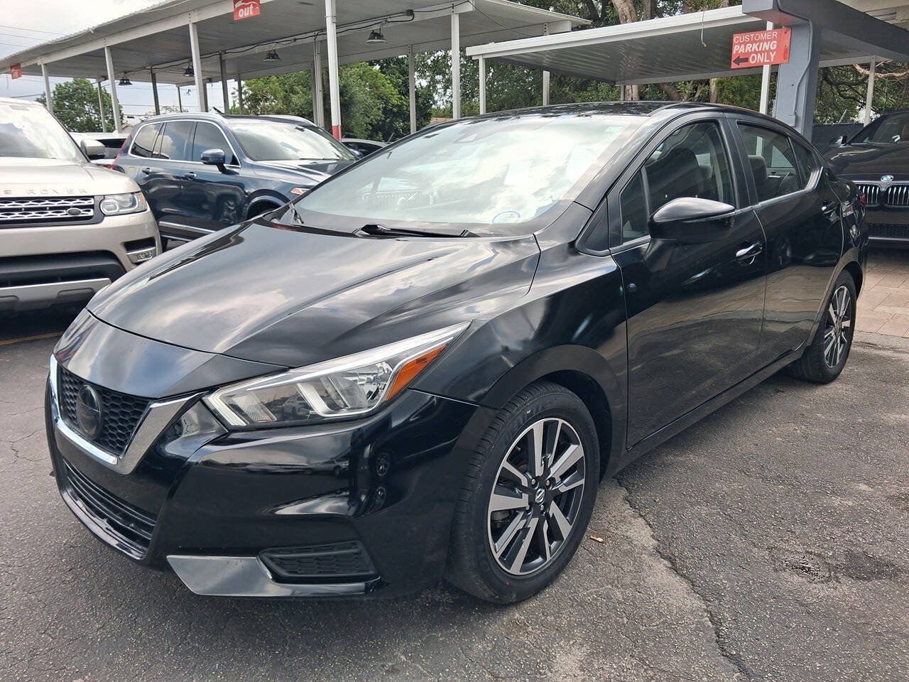 Used 2021 Nissan Versa SV FWD image 2