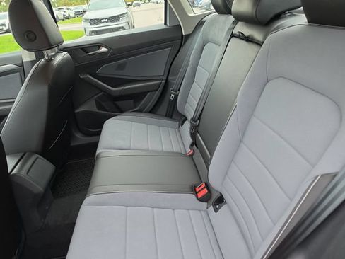 Used 2025 Volkswagen Jetta SE FWD image 12