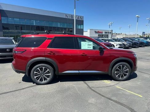 New 2026 Nissan Pathfinder Platinum w/ Cargo Package AWD/4WD image 12