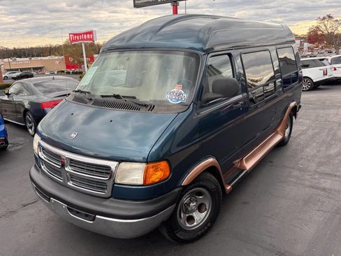 Used 2003 Dodge B1500 image 2