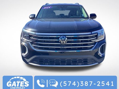 Used 2024 Volkswagen Atlas SE image 2