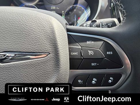 Used 2026 Chrysler Pacifica Select FWD image 22