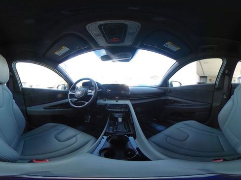 Used 2025 Hyundai Elantra Limited image 44