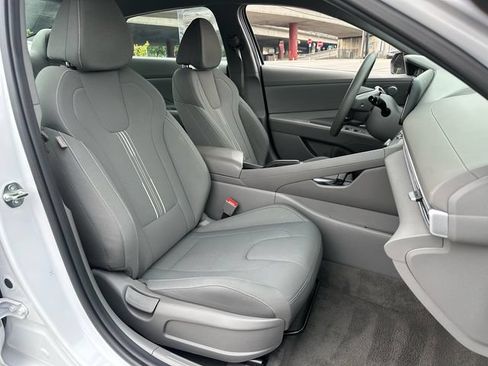 Used 2024 Hyundai Elantra SEL FWD image 11