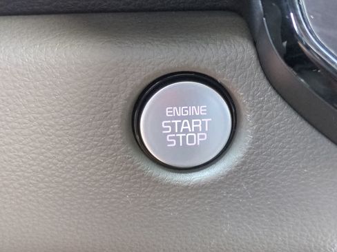 Used 2025 Kia Carnival FWD image 28