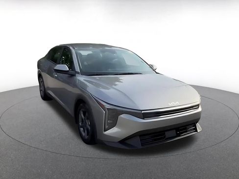 Used 2025 Kia K4 FWD image 3