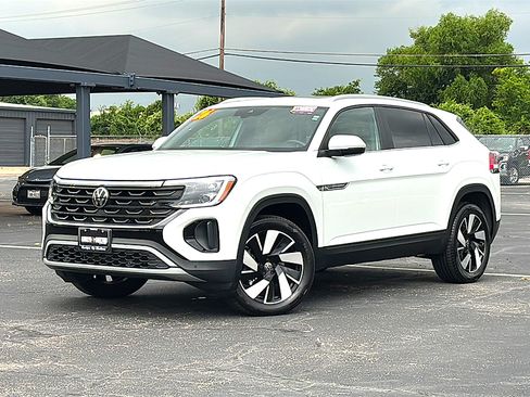 Used 2026 Volkswagen Atlas Cross Sport SE FWD image 2