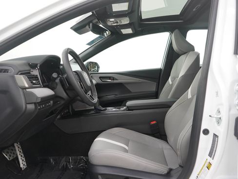 Used 2025 Toyota Camry SE w/ Multimedia Upgrade Package image 21