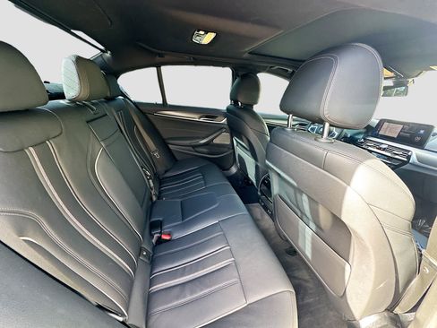 Used 2021 BMW 540i w/ Executive Package image 31