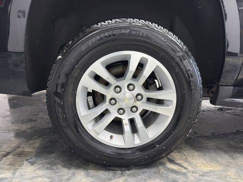 Used 2019 Chevrolet Suburban LT image 33