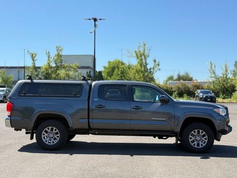Used 2017 Toyota Tacoma SR5 w/ Tow Package AWD/4WD image 6