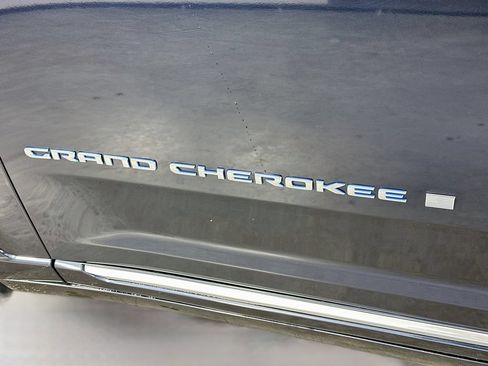 Used 2022 Jeep Grand Cherokee Summit AWD/4WD image 29