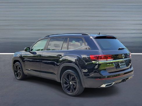 Used 2023 Volkswagen Atlas SE w/ Black Wheel Package FWD image 4