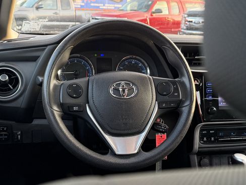 Used 2017 Toyota Corolla L image 14